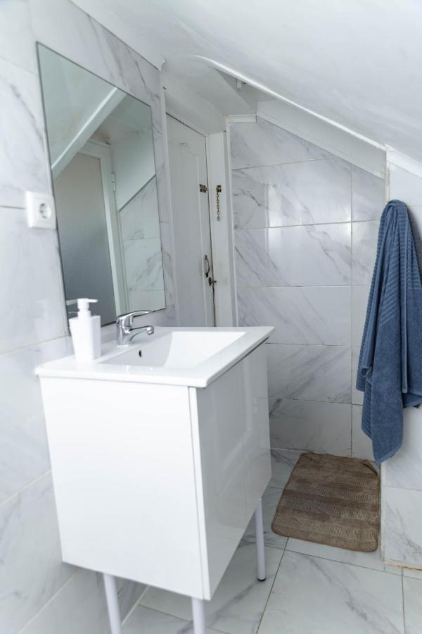 Santos Apartment In Central Lisbon With River View Ngoại thất bức ảnh